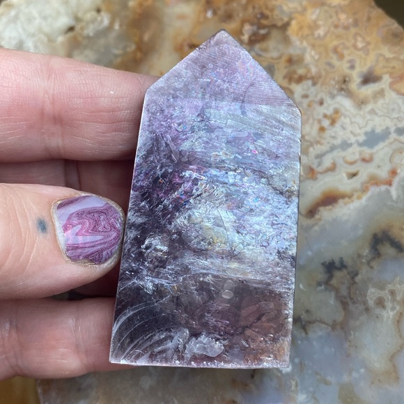 Gemmy lepidolite tower - Picture 2 of 3